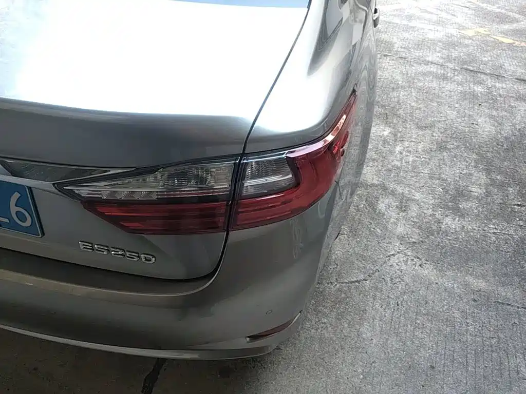 Lexus ES — миниатюра 8