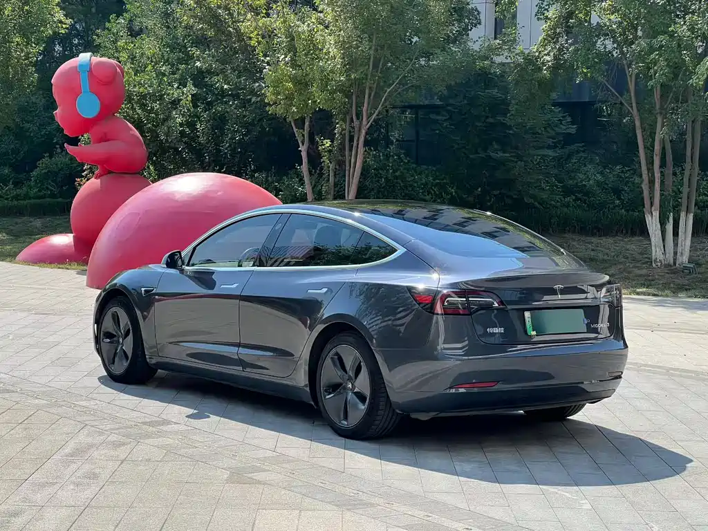 Tesla Model 3 — миниатюра 9