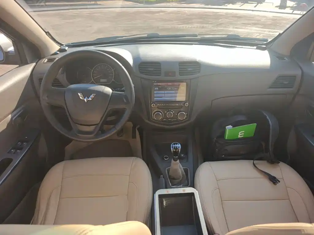 Wuling Hongguang — миниатюра 10