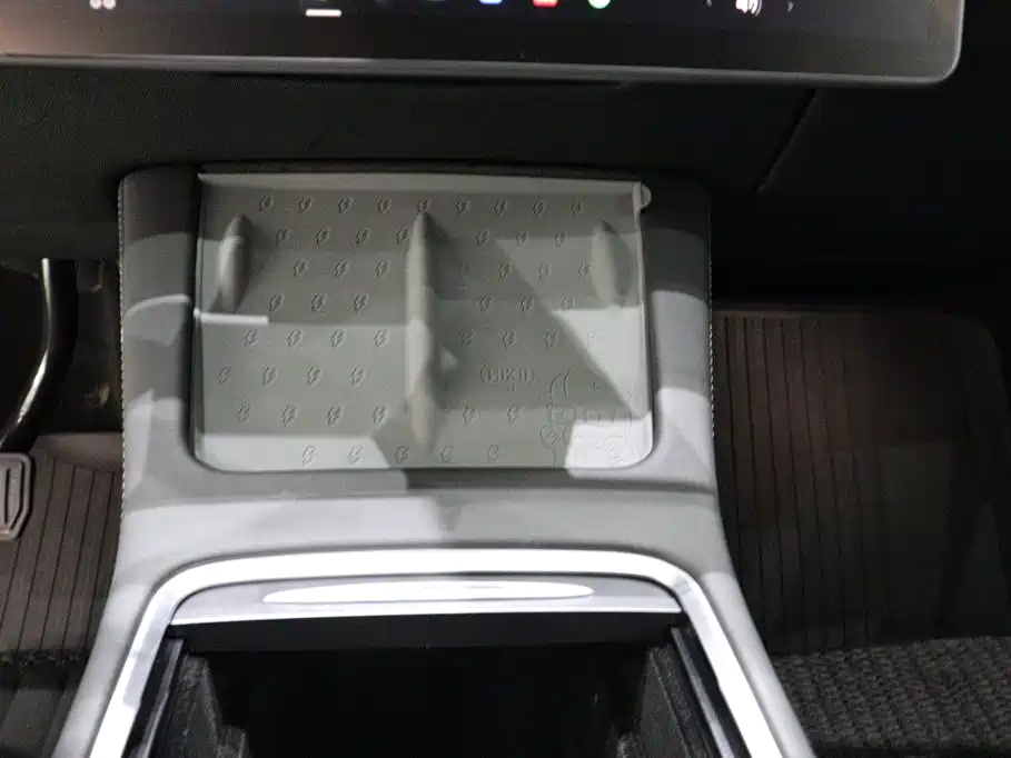 Tesla Model Y — миниатюра 14