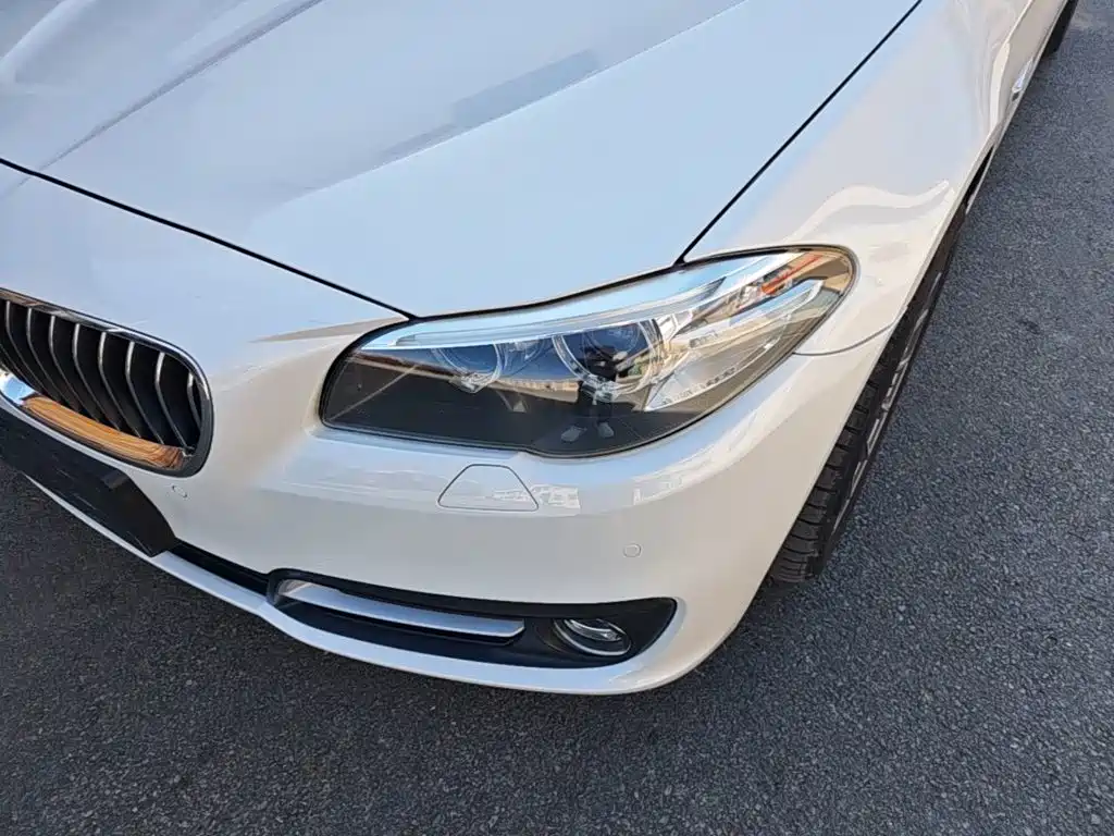 BMW 5 Series — миниатюра 24