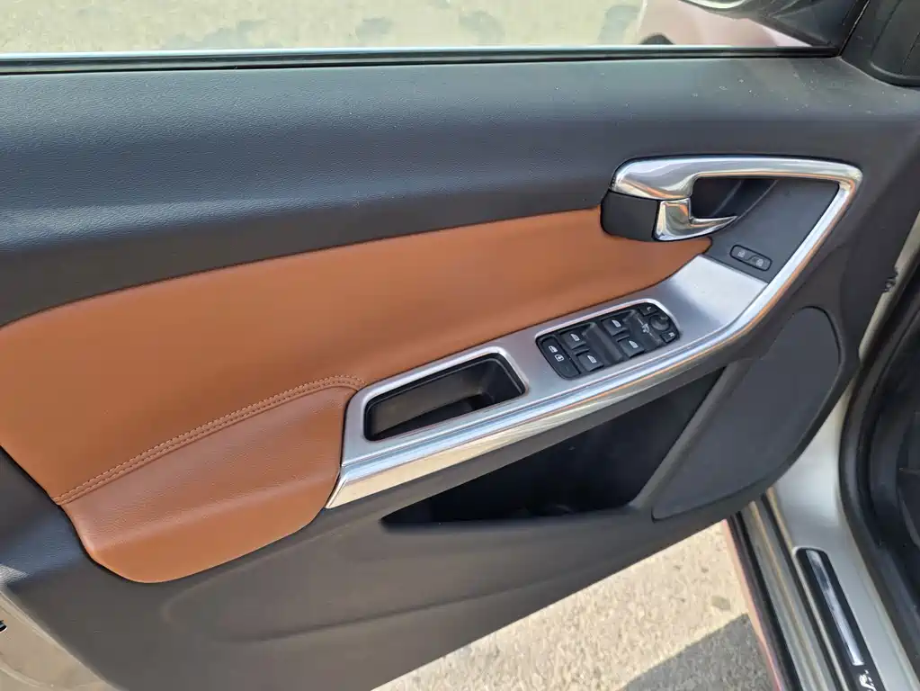 Volvo S60 (Import) — миниатюра 9