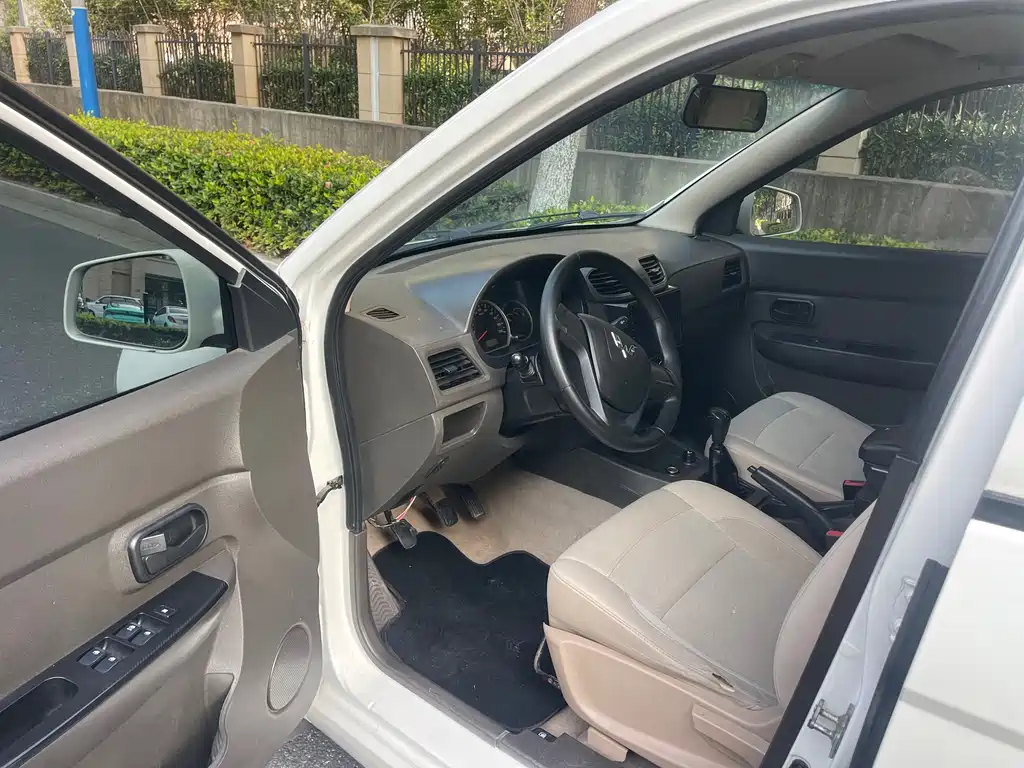 Wuling Hongguang — миниатюра 11