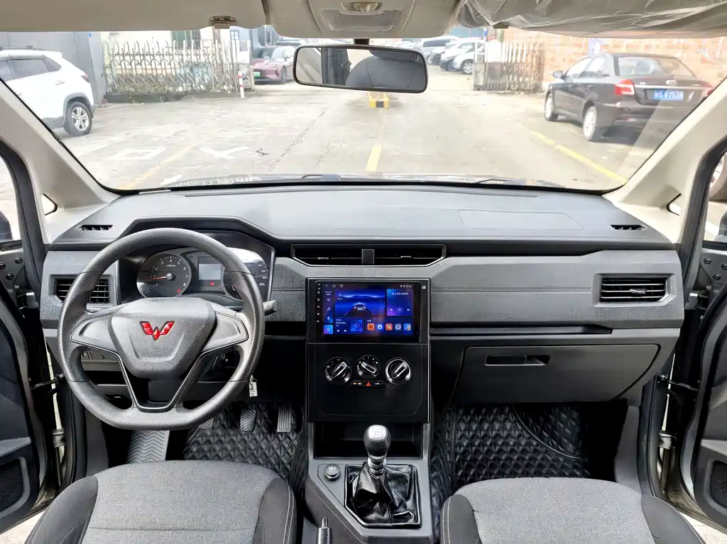 Wuling Hongguang PLUS — миниатюра 12