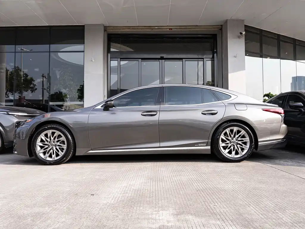 Lexus LS — миниатюра 4