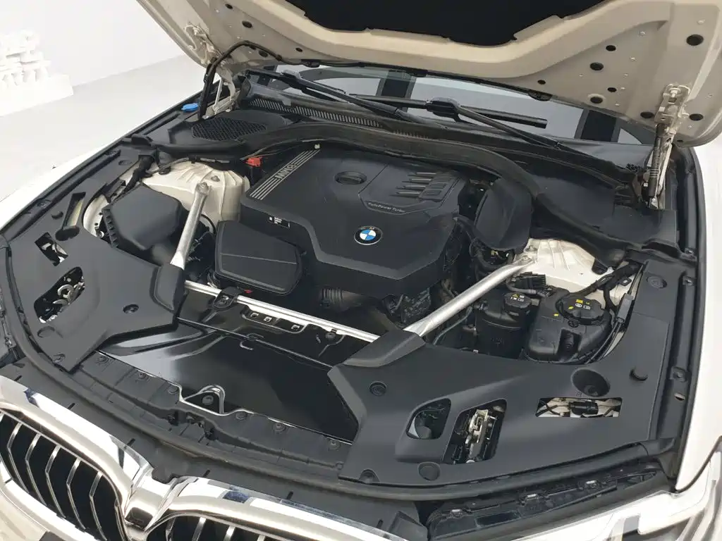 BMW 5 Series — миниатюра 24