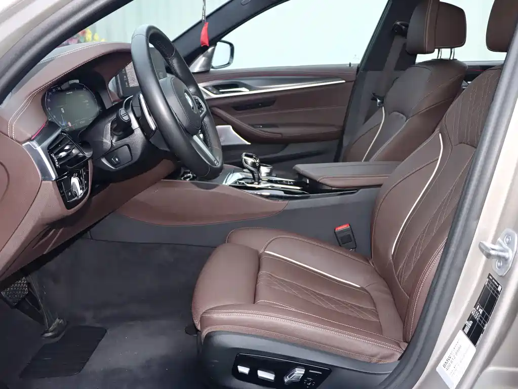 BMW 5 Series — миниатюра 5