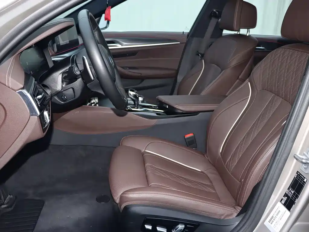 BMW 5 Series — миниатюра 6