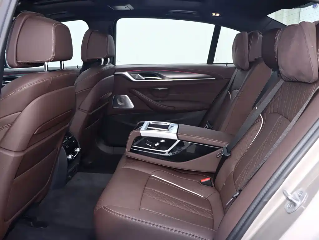 BMW 5 Series — миниатюра 17