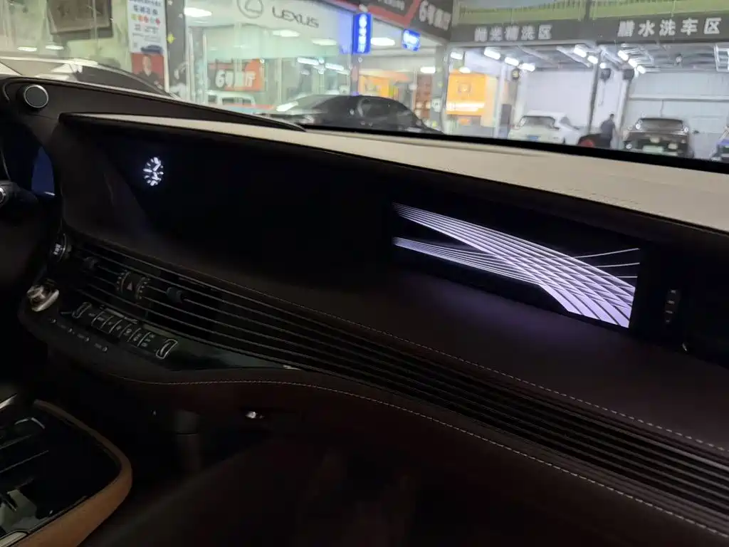 Lexus LS — миниатюра 9