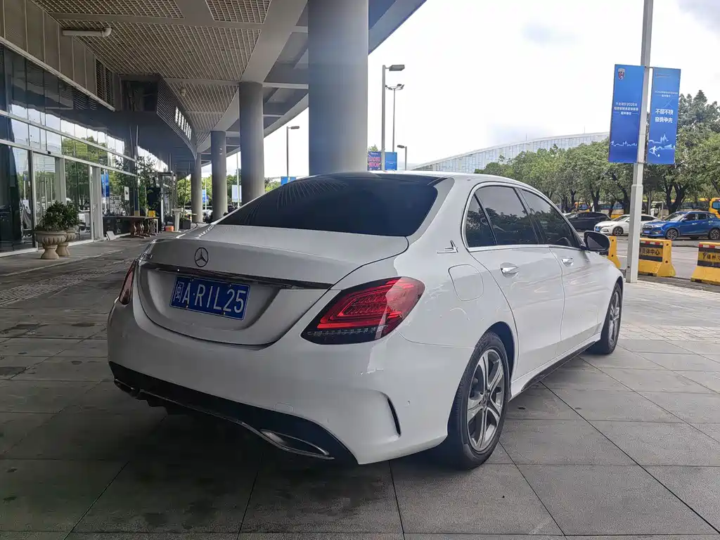 Mercedes-Benz C-Class — миниатюра 5