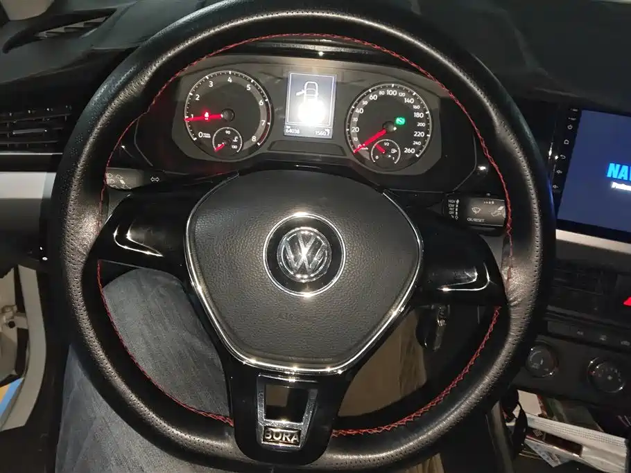 VOLKSWAGEN BORA