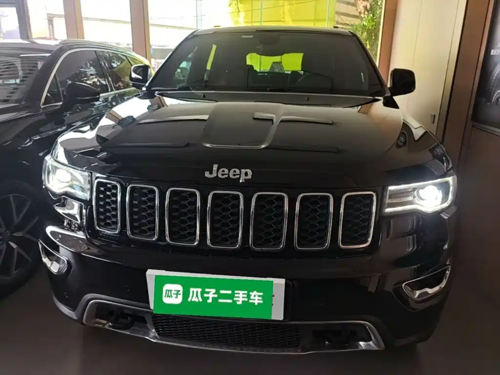 Jeep Grand Cherokee (Import) — миниатюра 3