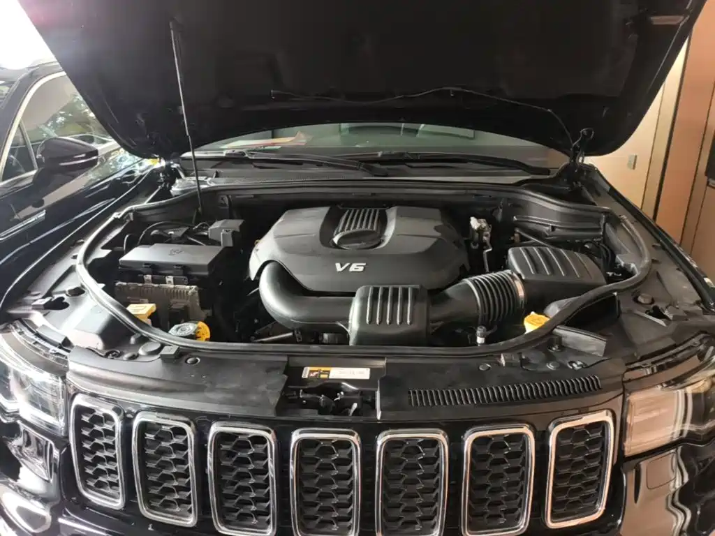 Jeep Grand Cherokee (Import) — миниатюра 20