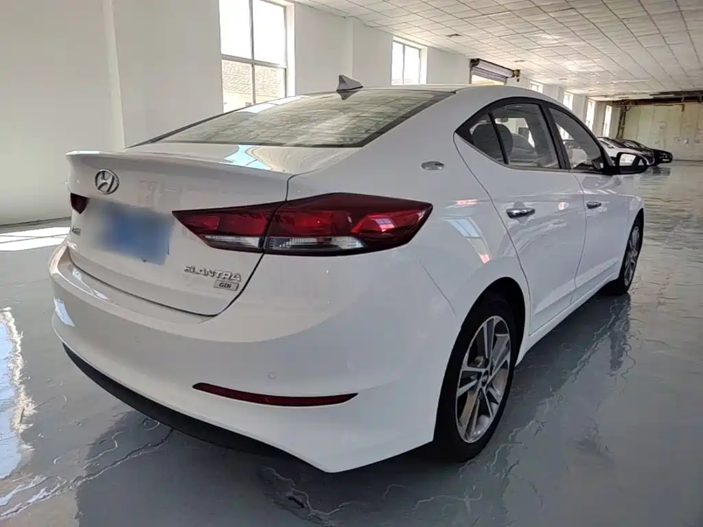 Hyundai Elantra — миниатюра 7