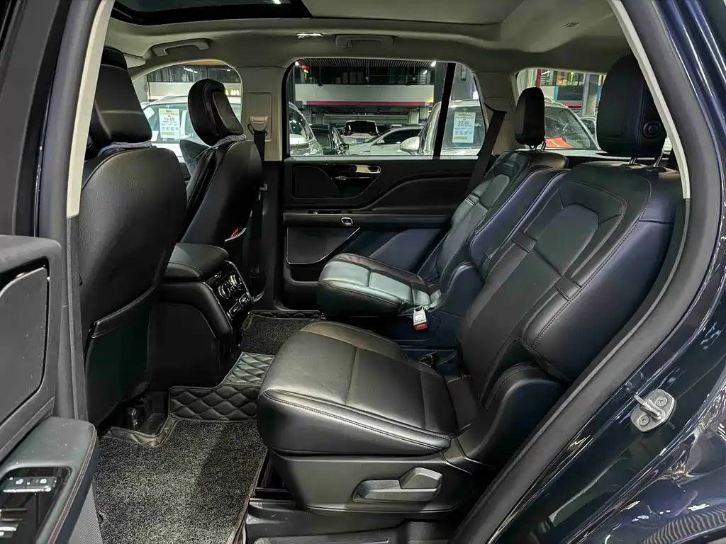 Lincoln Aviator — миниатюра 8