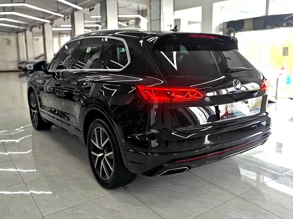 VOLKSWAGEN TOUAREG