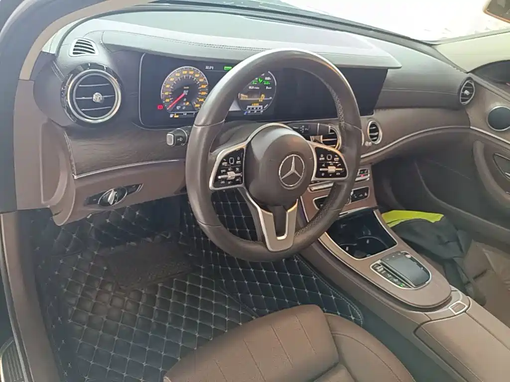 Mercedes-Benz E-Class — миниатюра 10
