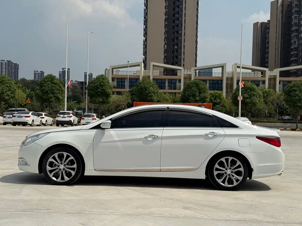 Hyundai Sonata — миниатюра 8