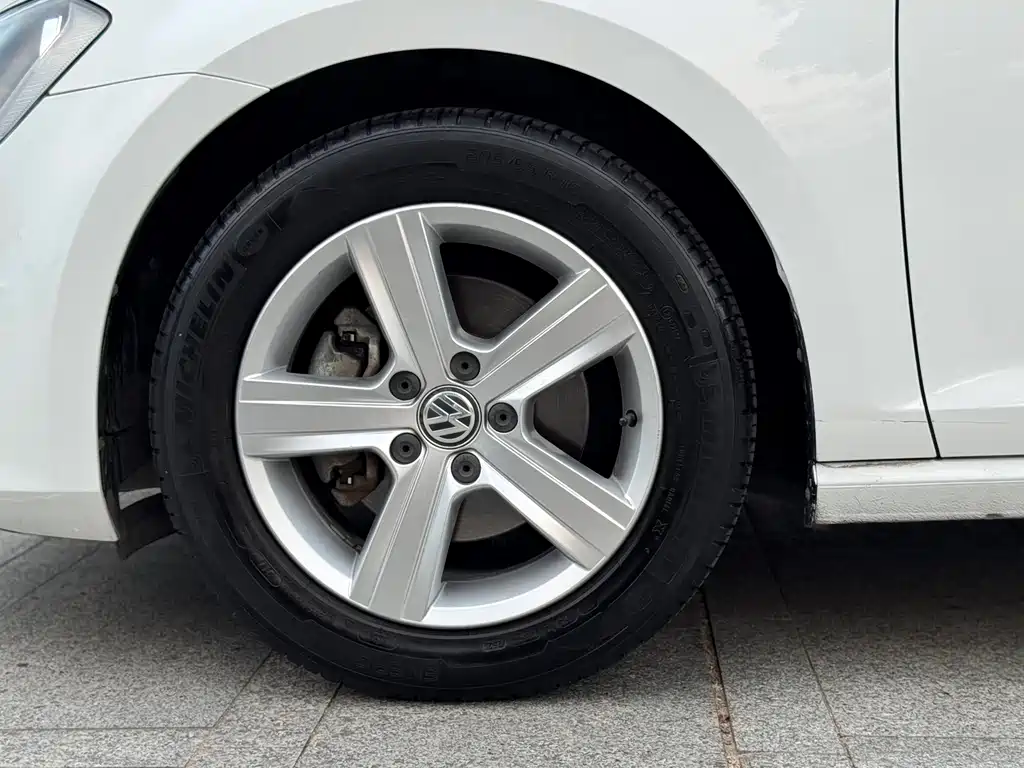 Volkswagen Golf — миниатюра 23