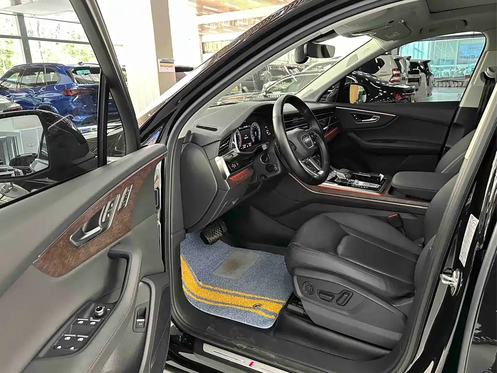 Audi Q7 2023 55 TFSI quattro S line Sport