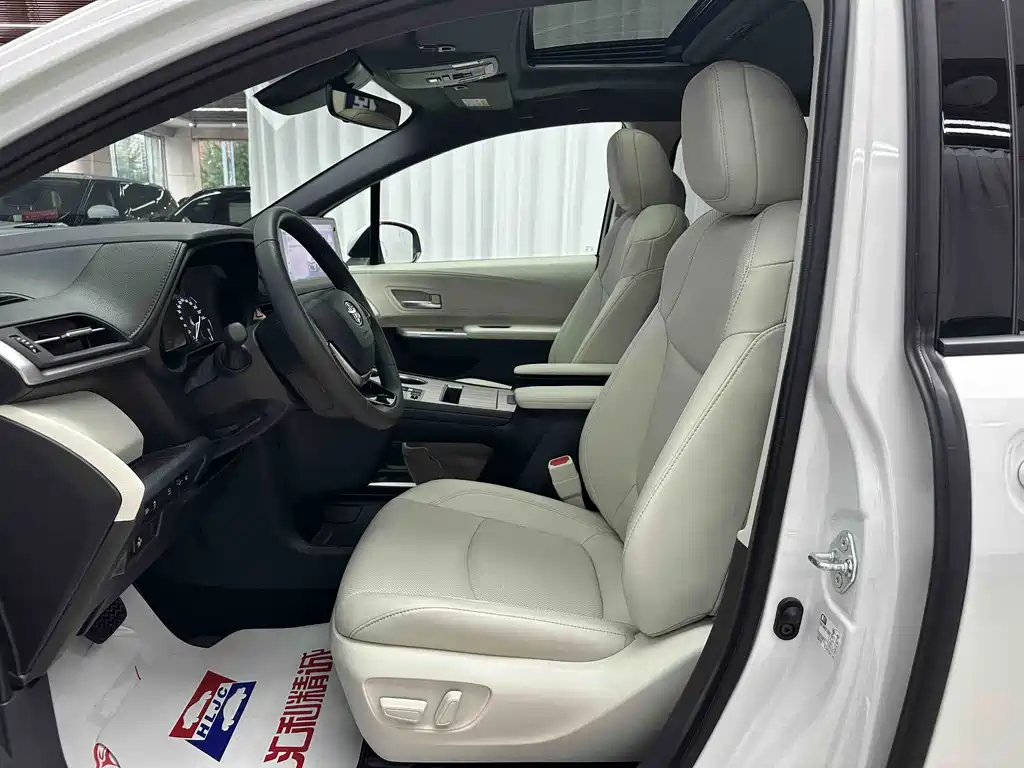 Toyota Sienna 2026 2.5L Luxury
