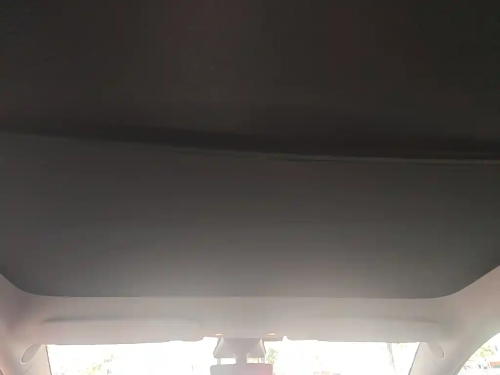 Tesla Model Y — миниатюра 18