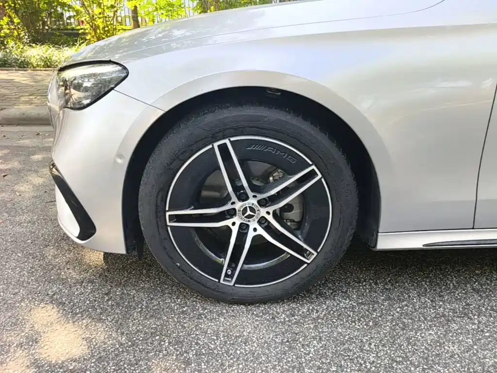 Mercedes-Benz E-Class (Import) — миниатюра 23