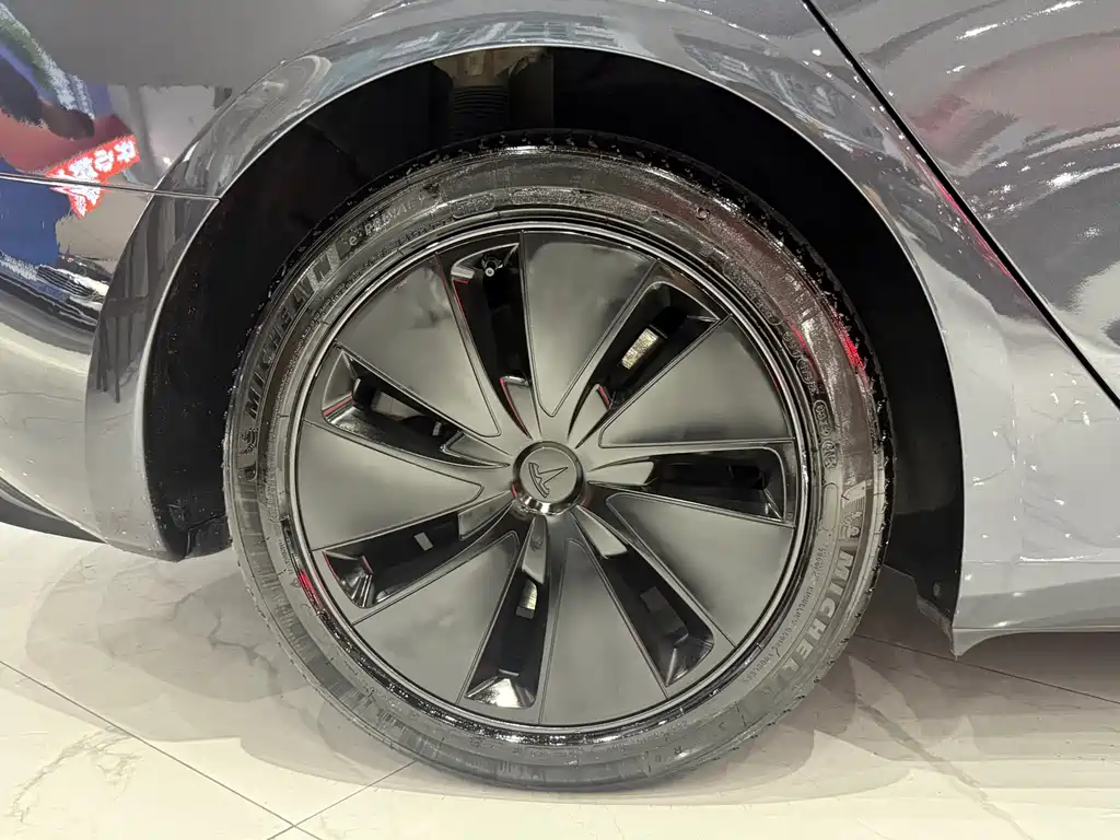 Tesla Model 3 — миниатюра 15