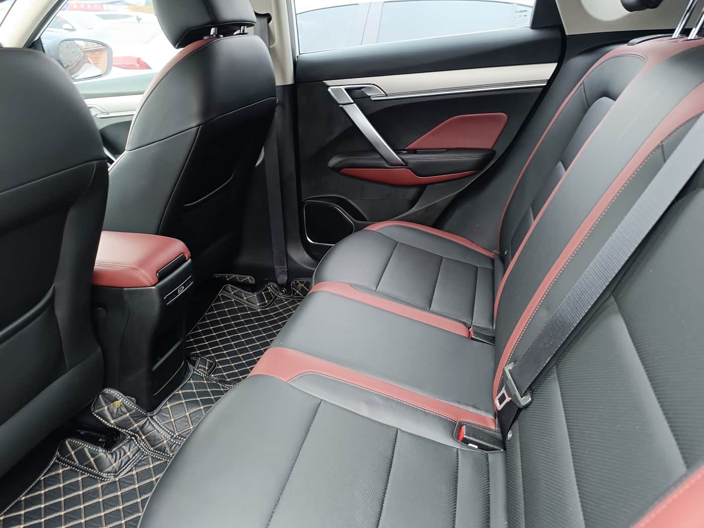 Geely Binyue 1.4 л 2021 г. Белый, пробег 29000 км