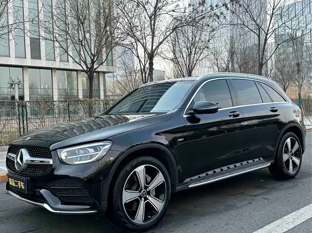 MERCEDES-BENZ GLC