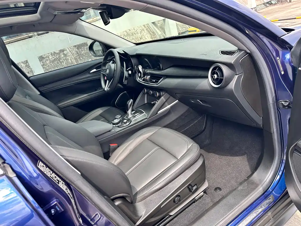 Alfa Romeo Stelvio — миниатюра 16