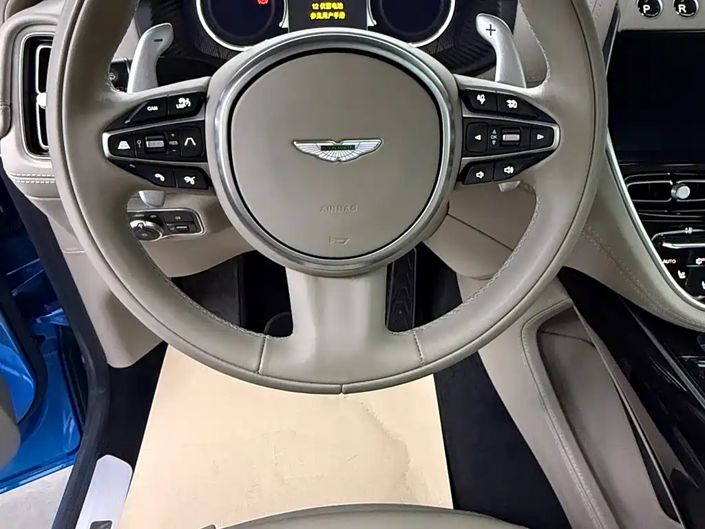 Aston Martin DBX 2024 4.0T V8