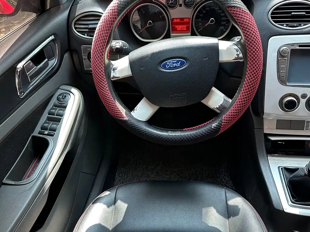 Ford Focus 2013 1.8L MT