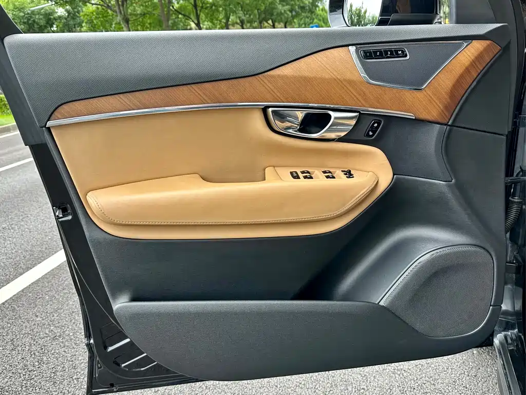 Volvo XC90 — миниатюра 12