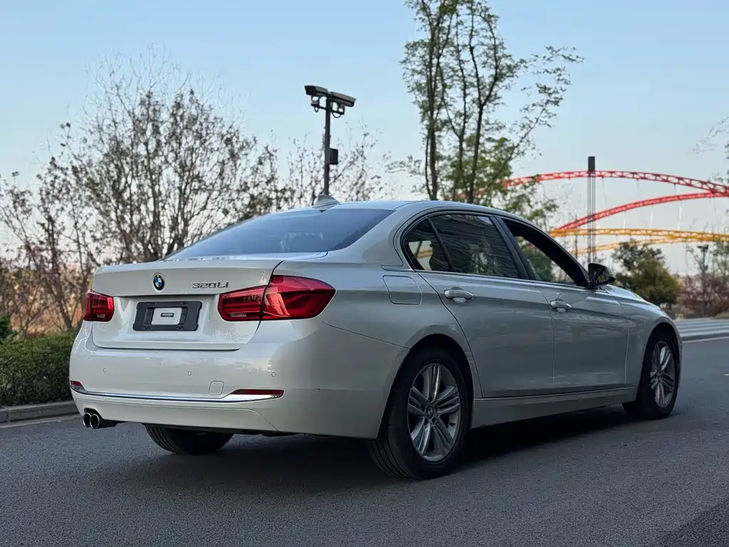 BMW 3 Series — миниатюра 10