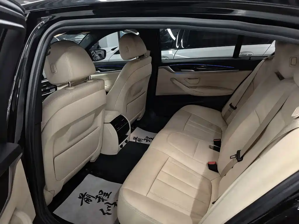 BMW 5 Series — миниатюра 5