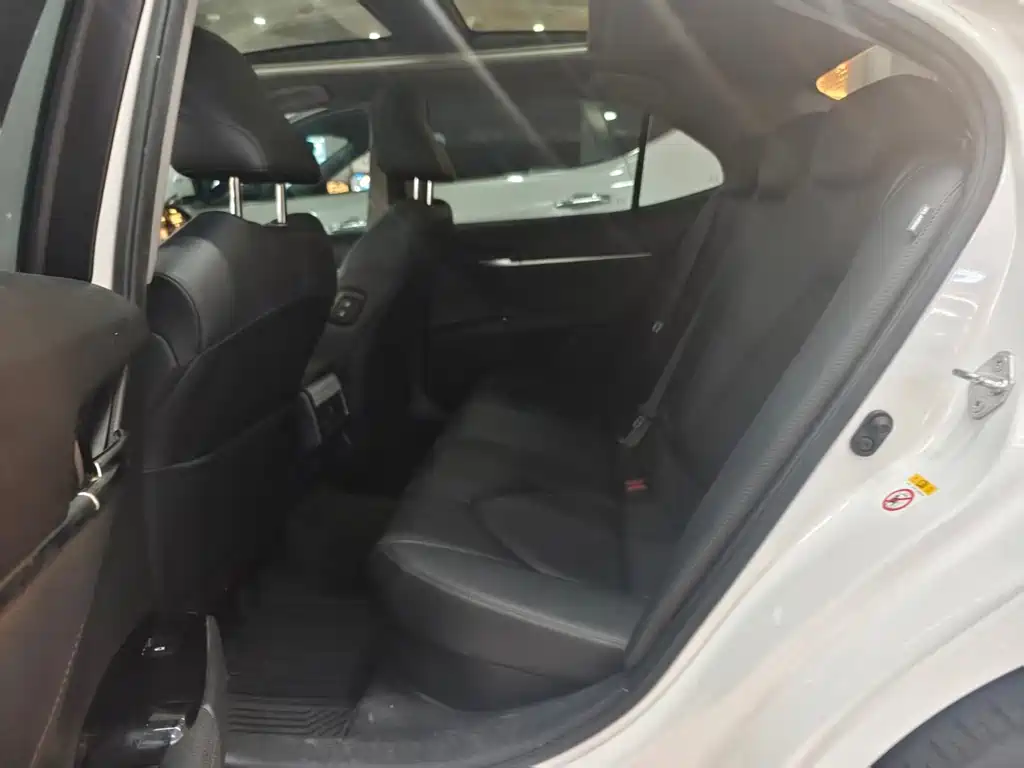 Toyota Camry — миниатюра 7
