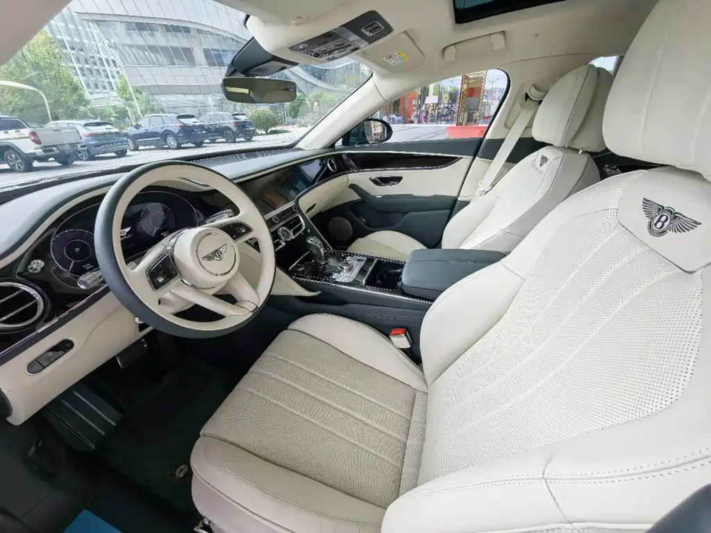 Bentley Flying Spur PHEV — миниатюра 9