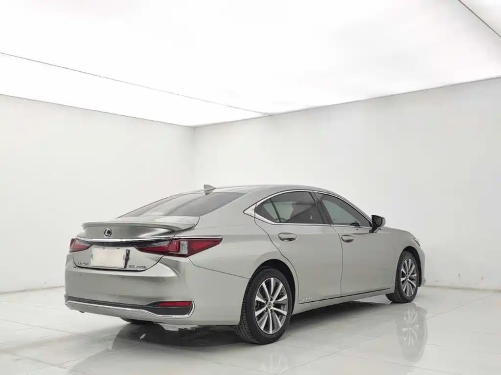 Lexus ES 2018 300h V