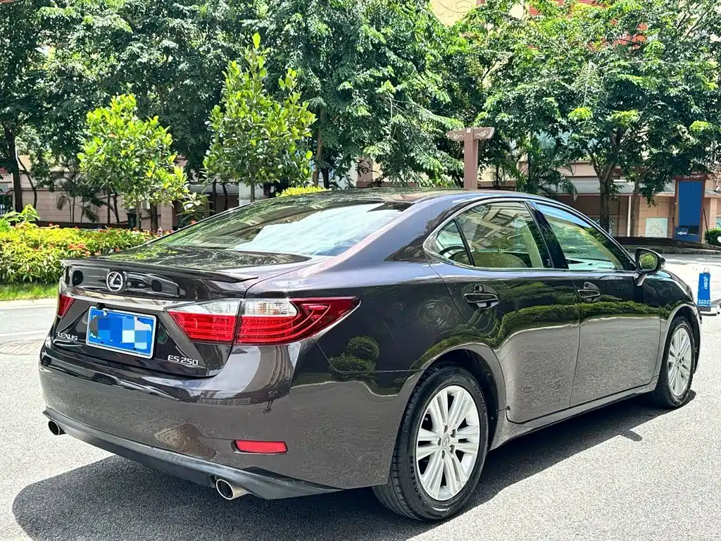 Lexus ES — миниатюра 4