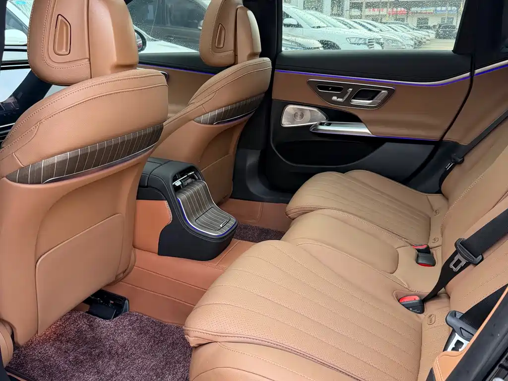 Mercedes-Benz E-Class — миниатюра 6