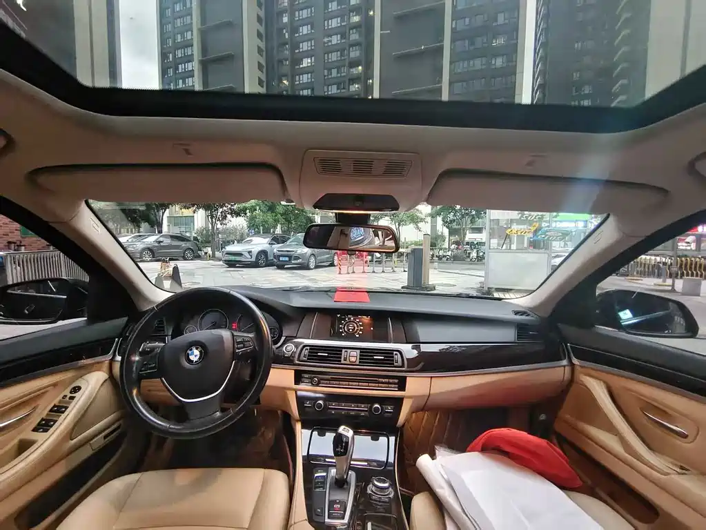 BMW 5 Series — миниатюра 6