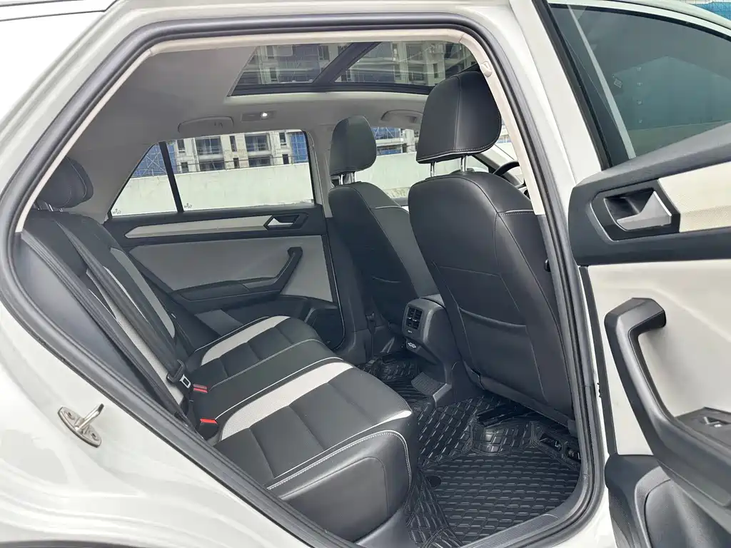 Volkswagen T-Roc — миниатюра 16