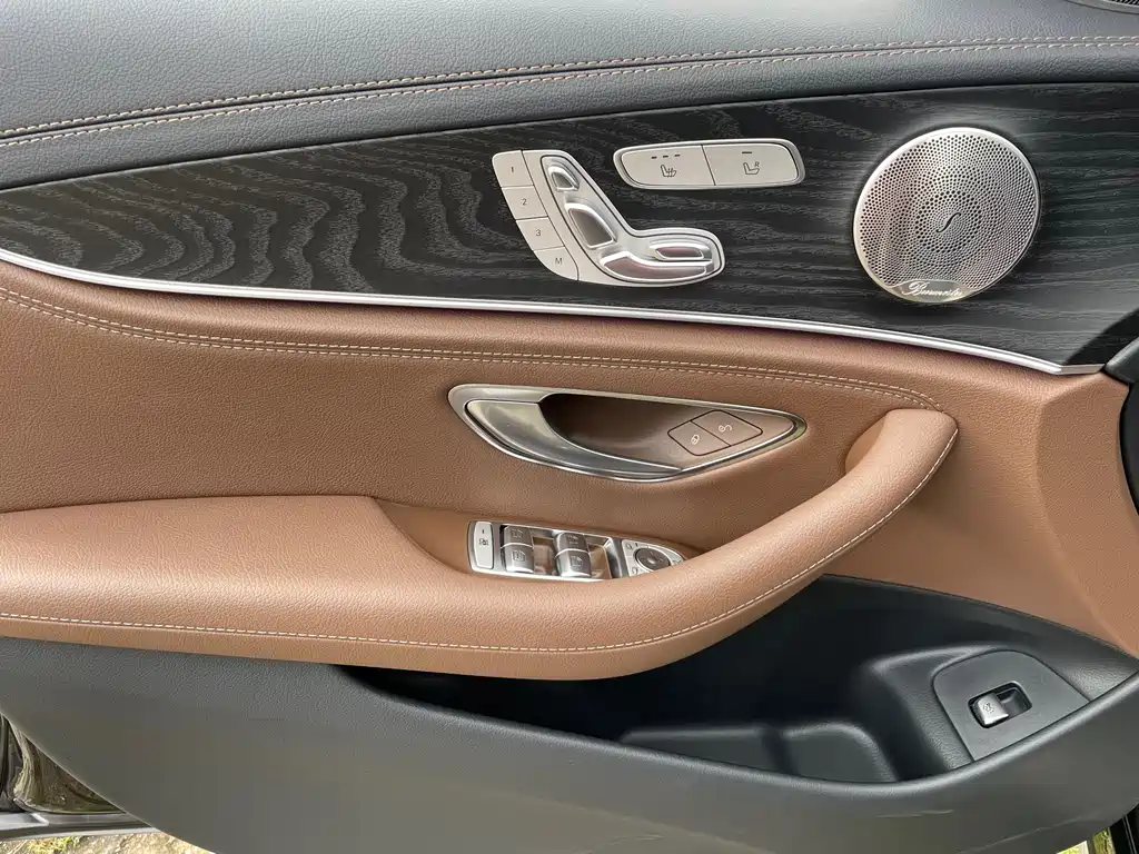Mercedes-Benz E-Class — миниатюра 11
