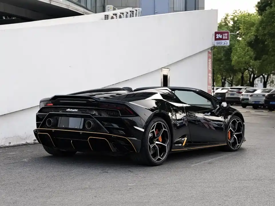 LAMBORGHINI HURACÁN