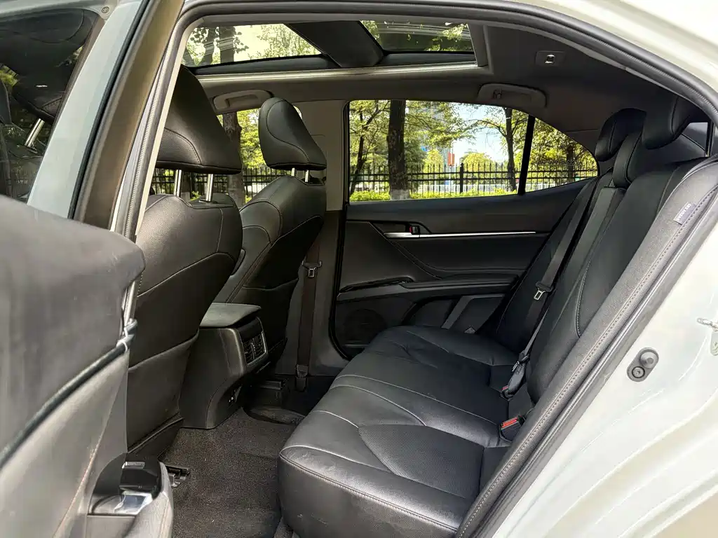 Toyota Camry — миниатюра 10