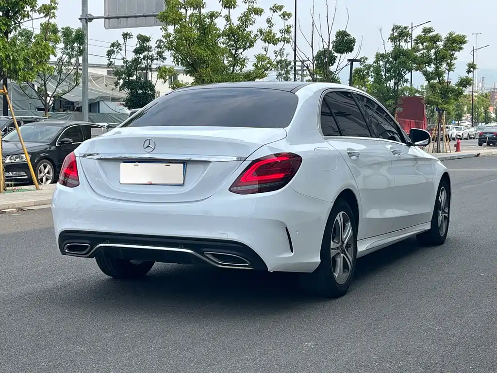 Mercedes-Benz C-Class — миниатюра 6