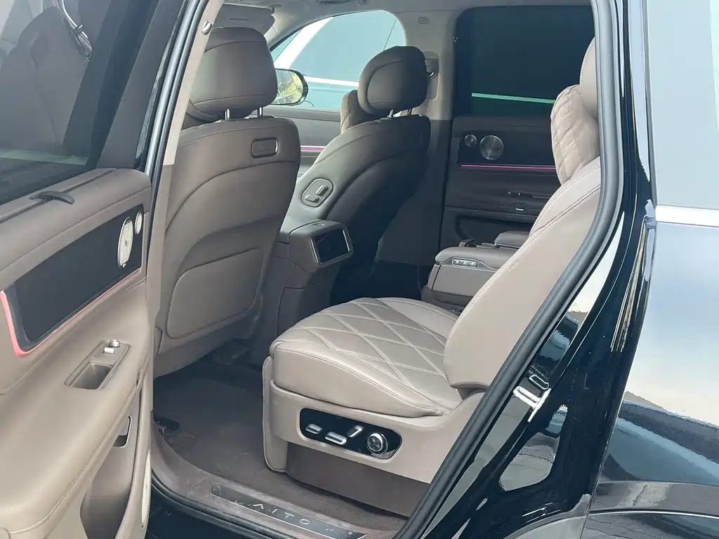 AITO ASK THE WORLD M9