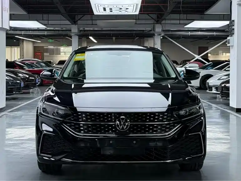 Volkswagen Passat 2024 380TSI